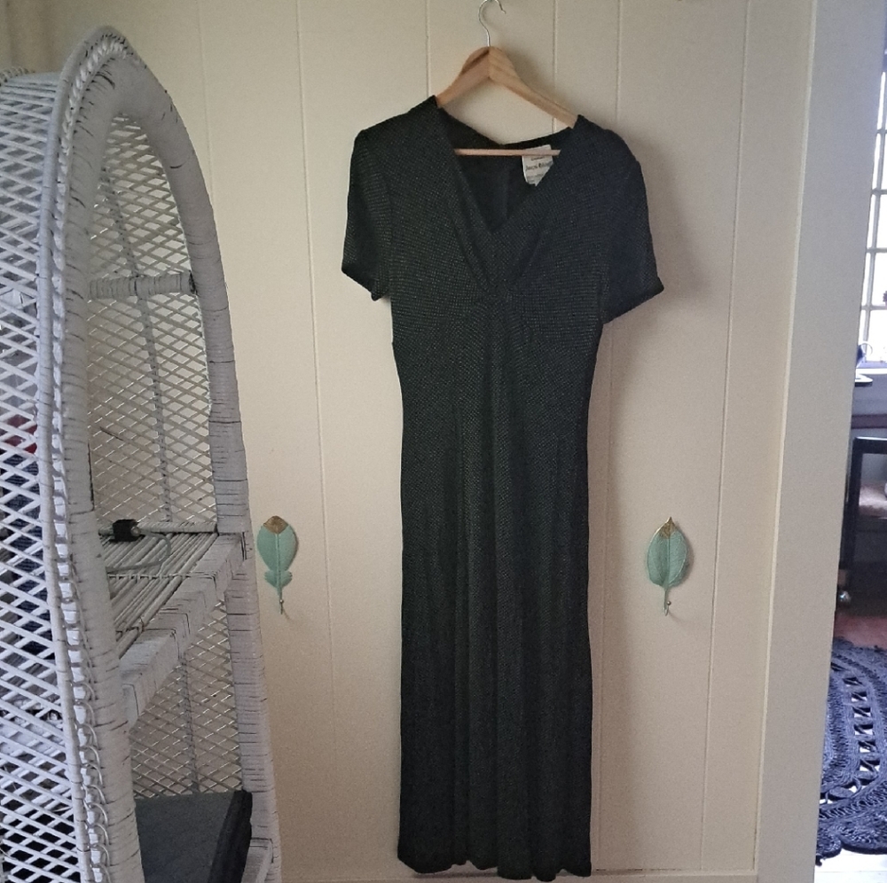 Short Sleeve V-Neck Maxi Dress in Dark Green